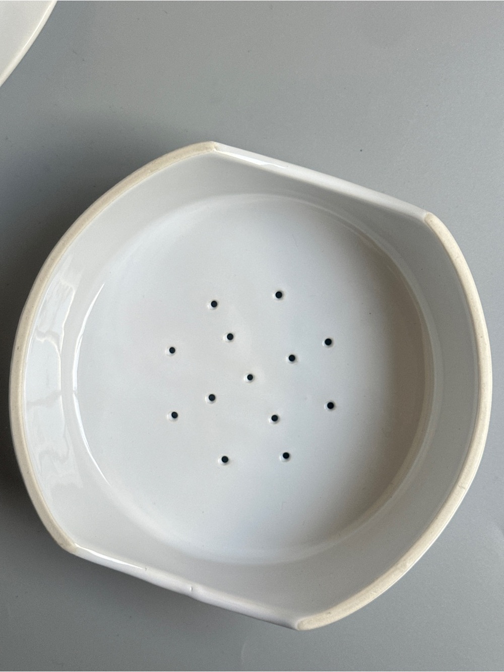 Crate & Barrel White Ceramic Brie Baker with Serving Tray Cheese Baking Dish NWT - Picture 3 of 7
